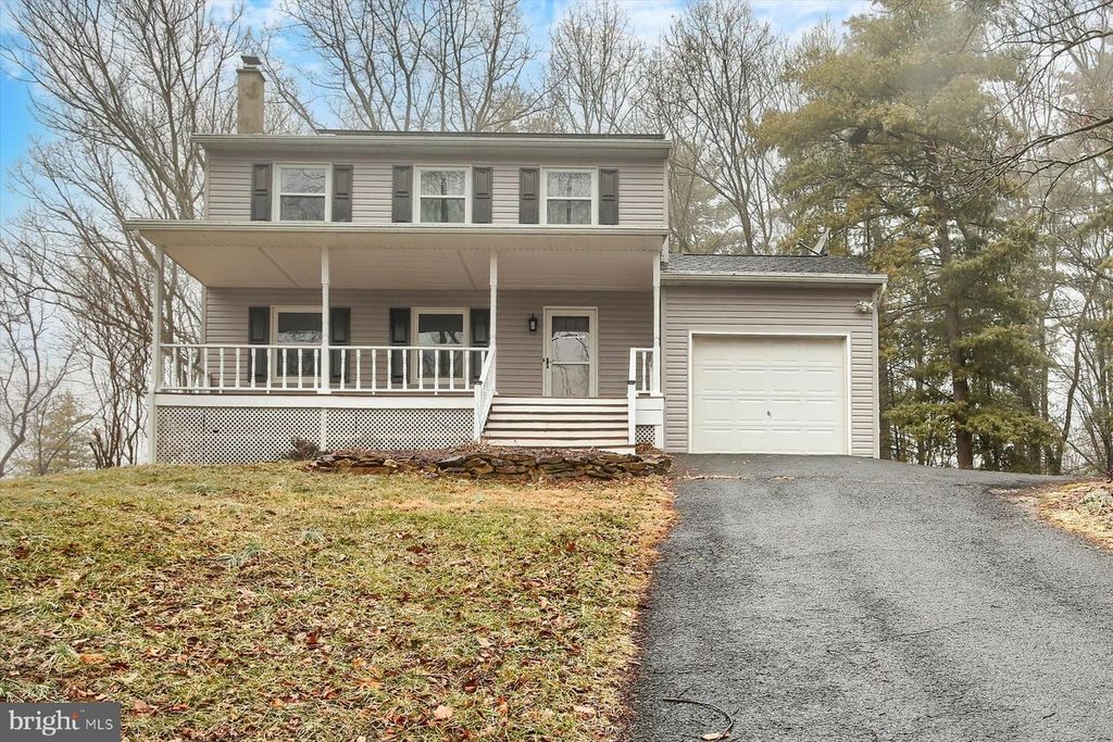 230 WOODRIDGE CIR, Shermans Dale, PA 17090