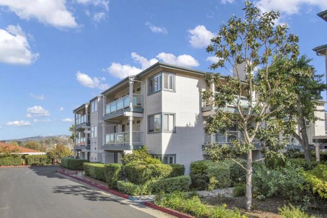 1560 Circa Del Lago D201, San Marcos, CA 92078