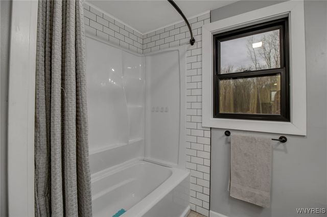 6662 Sheetram Road, Pendleton, NY 14094