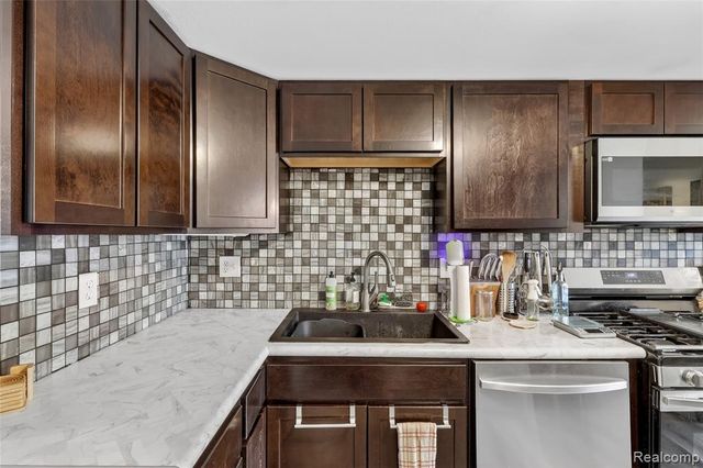 238 Falkirk Court, Kalamazoo, MI 49006