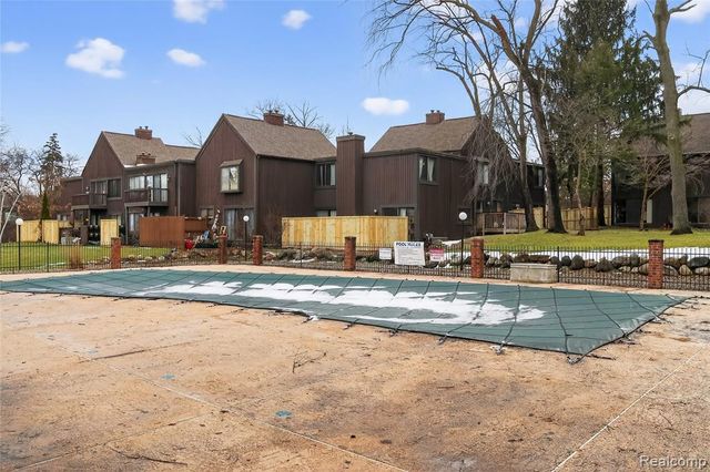 238 Falkirk Court, Kalamazoo, MI 49006