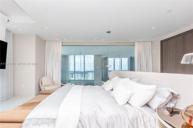 851 NE 1st Avenue PH 4611, Miami, FL 33132