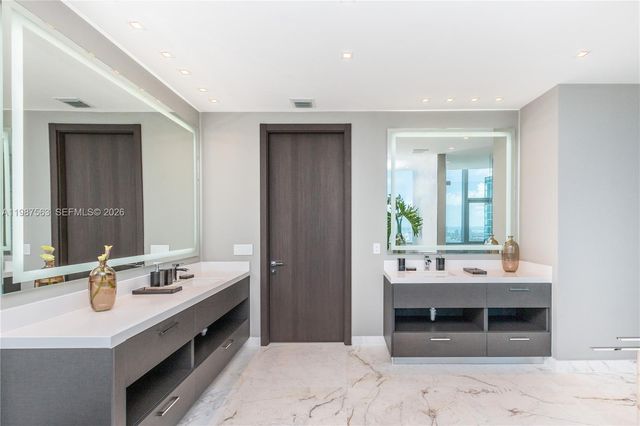 851 NE 1st Avenue PH 4611, Miami, FL 33132
