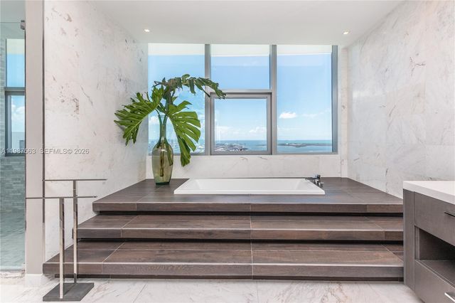 851 NE 1st Avenue PH 4611, Miami, FL 33132