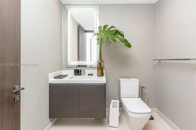 851 NE 1st Avenue PH 4611, Miami, FL 33132