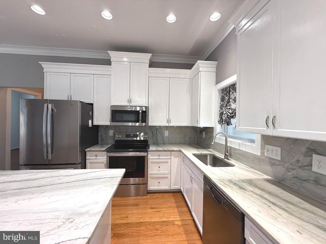 210 AYLESBURY LN, Martinsburg, WV 25403