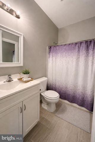 210 AYLESBURY LN, Martinsburg, WV 25403