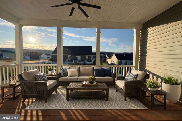 210 AYLESBURY LN, Martinsburg, WV 25403