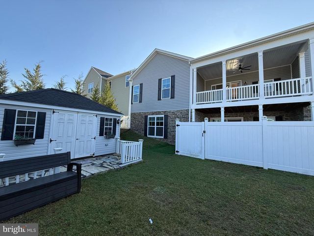 210 AYLESBURY LN, Martinsburg, WV 25403
