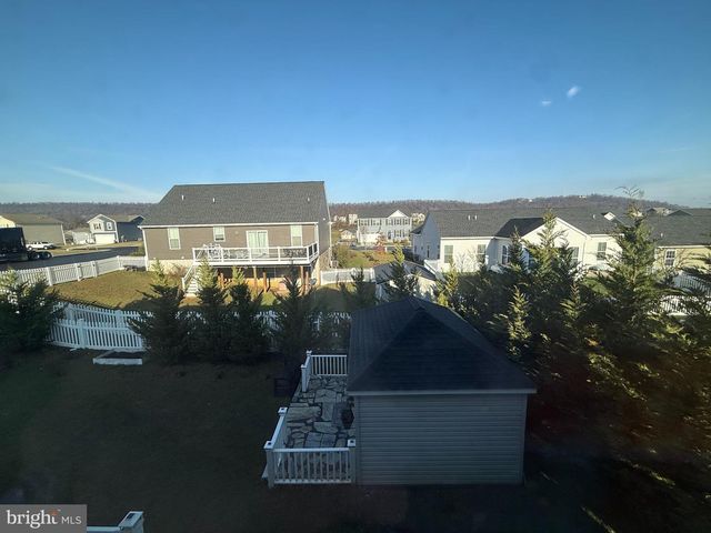 210 AYLESBURY LN, Martinsburg, WV 25403