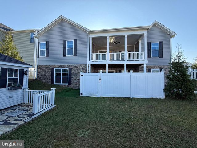 210 AYLESBURY LN, Martinsburg, WV 25403