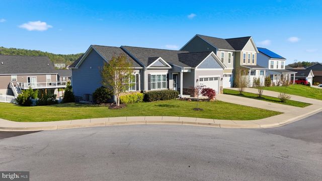210 AYLESBURY LN, Martinsburg, WV 25403