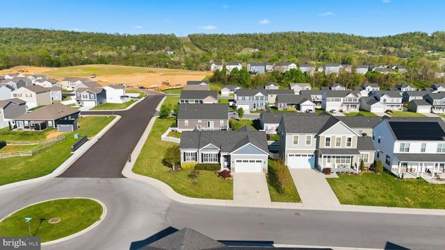 210 AYLESBURY LN, Martinsburg, WV 25403