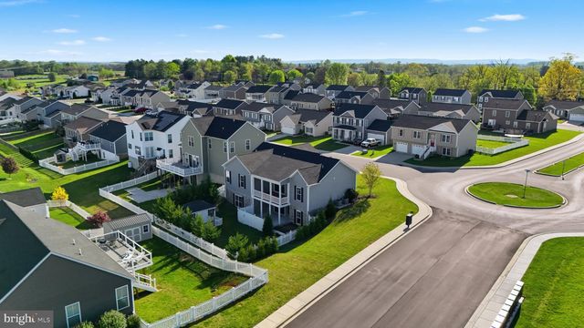 210 AYLESBURY LN, Martinsburg, WV 25403