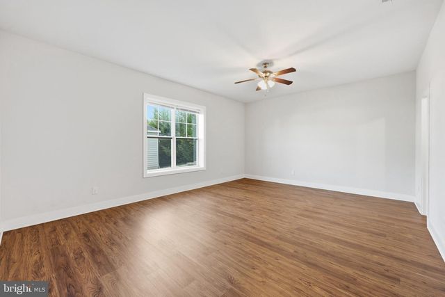 210 AYLESBURY LN, Martinsburg, WV 25403