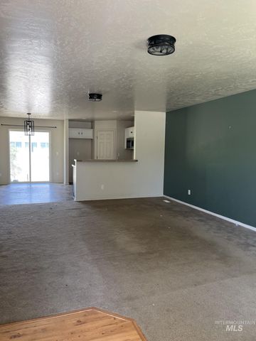 11223 W Silver River Loop, Nampa, ID 83686