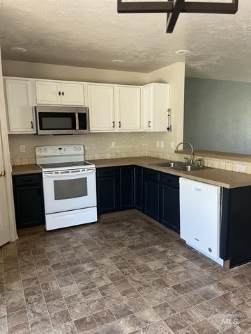 11223 W Silver River Loop, Nampa, ID 83686