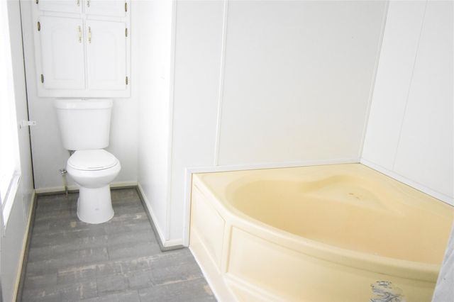 2 Lake View Lane, Huntsville, TX 77340