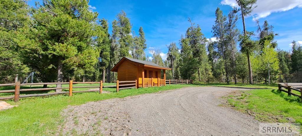 Image 11 of property listing at 4376 Granite Ridge, Ashton, ID 83420