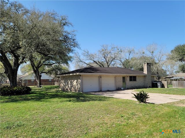 1006 Blyth Road, Victoria, TX 77904