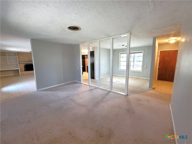 1006 Blyth Road, Victoria, TX 77904