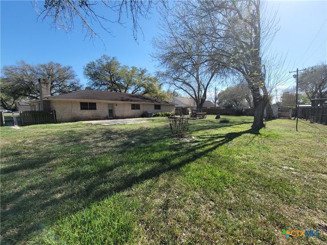 1006 Blyth Road, Victoria, TX 77904