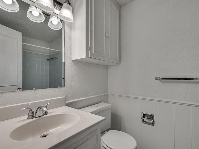 3039 W Wilshire Boulevard, Oklahoma City, OK 73116