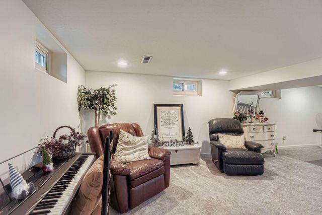 639 7th Street W, Hastings, MN 55033