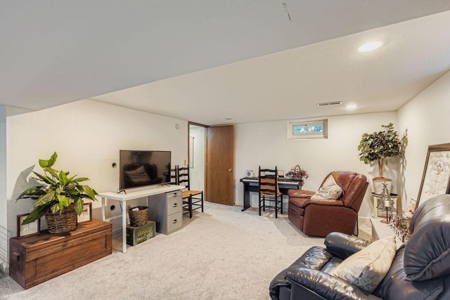 639 7th Street W, Hastings, MN 55033