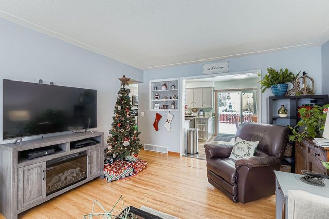 639 7th Street W, Hastings, MN 55033