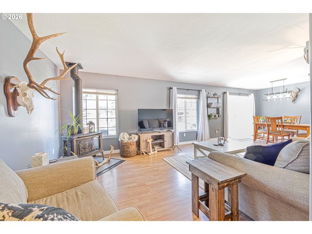 15935 WOODCHIP Ln, La Pine, OR 97739