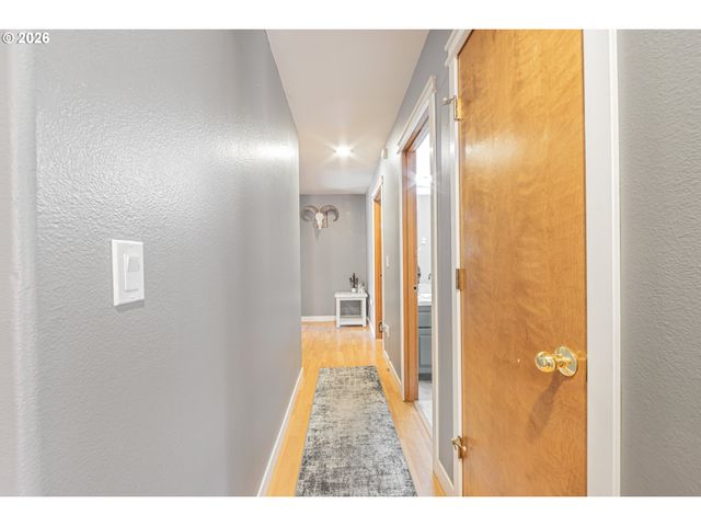 15935 WOODCHIP Ln, La Pine, OR 97739