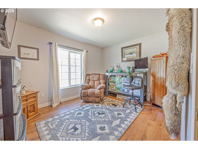 15935 WOODCHIP Ln, La Pine, OR 97739