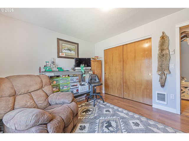 15935 WOODCHIP Ln, La Pine, OR 97739