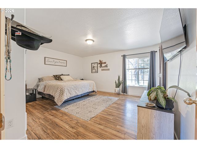 15935 WOODCHIP Ln, La Pine, OR 97739