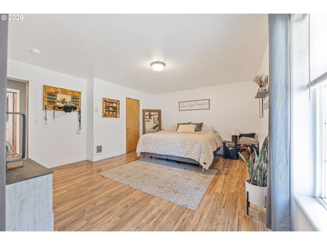 15935 WOODCHIP Ln, La Pine, OR 97739