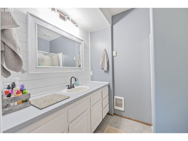 15935 WOODCHIP Ln, La Pine, OR 97739