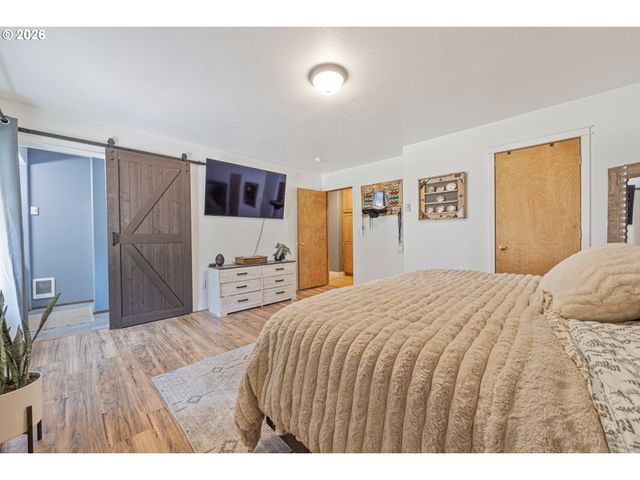 15935 WOODCHIP Ln, La Pine, OR 97739