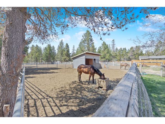 15935 WOODCHIP Ln, La Pine, OR 97739