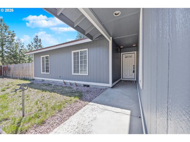 15935 WOODCHIP Ln, La Pine, OR 97739