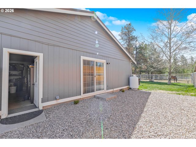 15935 WOODCHIP Ln, La Pine, OR 97739