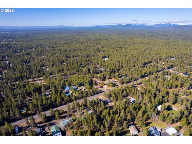 15935 WOODCHIP Ln, La Pine, OR 97739
