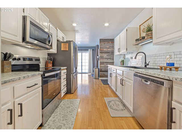 15935 WOODCHIP Ln, La Pine, OR 97739