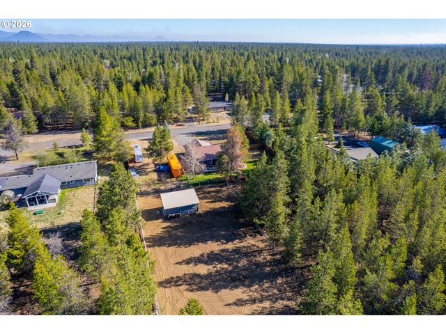 15935 WOODCHIP Ln, La Pine, OR 97739