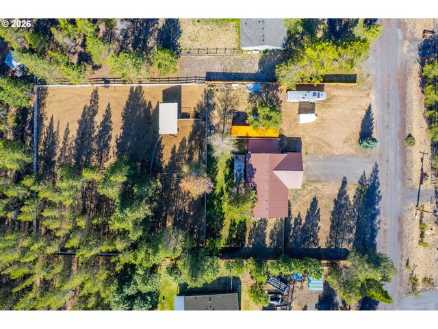 15935 WOODCHIP Ln, La Pine, OR 97739