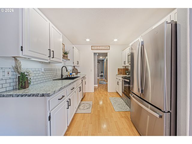 15935 WOODCHIP Ln, La Pine, OR 97739