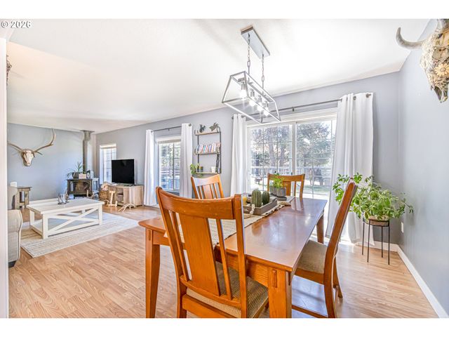15935 WOODCHIP Ln, La Pine, OR 97739