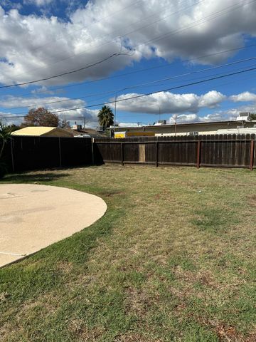 626 W Vassar Avenue, Fresno, CA 93705