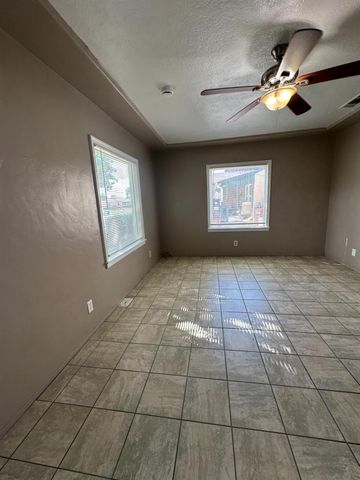 626 W Vassar Avenue, Fresno, CA 93705