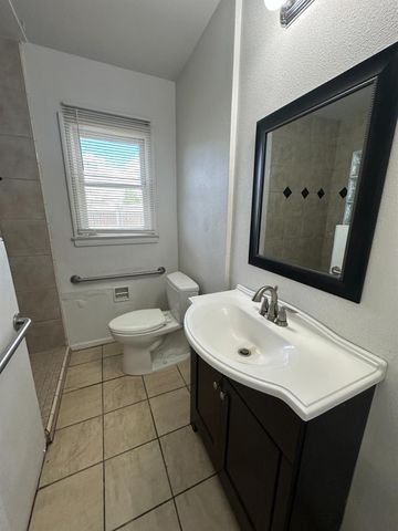 626 W Vassar Avenue, Fresno, CA 93705